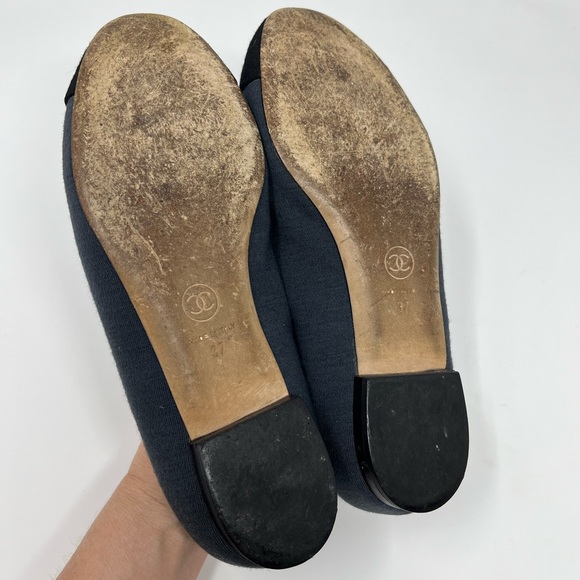Chanel CC Chain Two Tone Cap Toe Ballet Ballerina Flats Navy Blue Black 37 7 6.5 - Picture 11 of 13